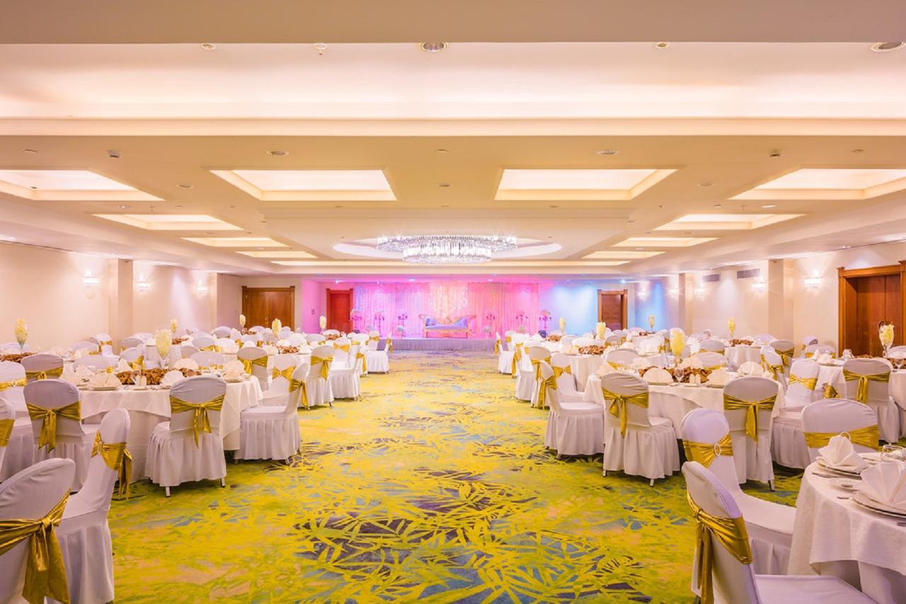Coral Beach Resort Sharjah Exterior photo